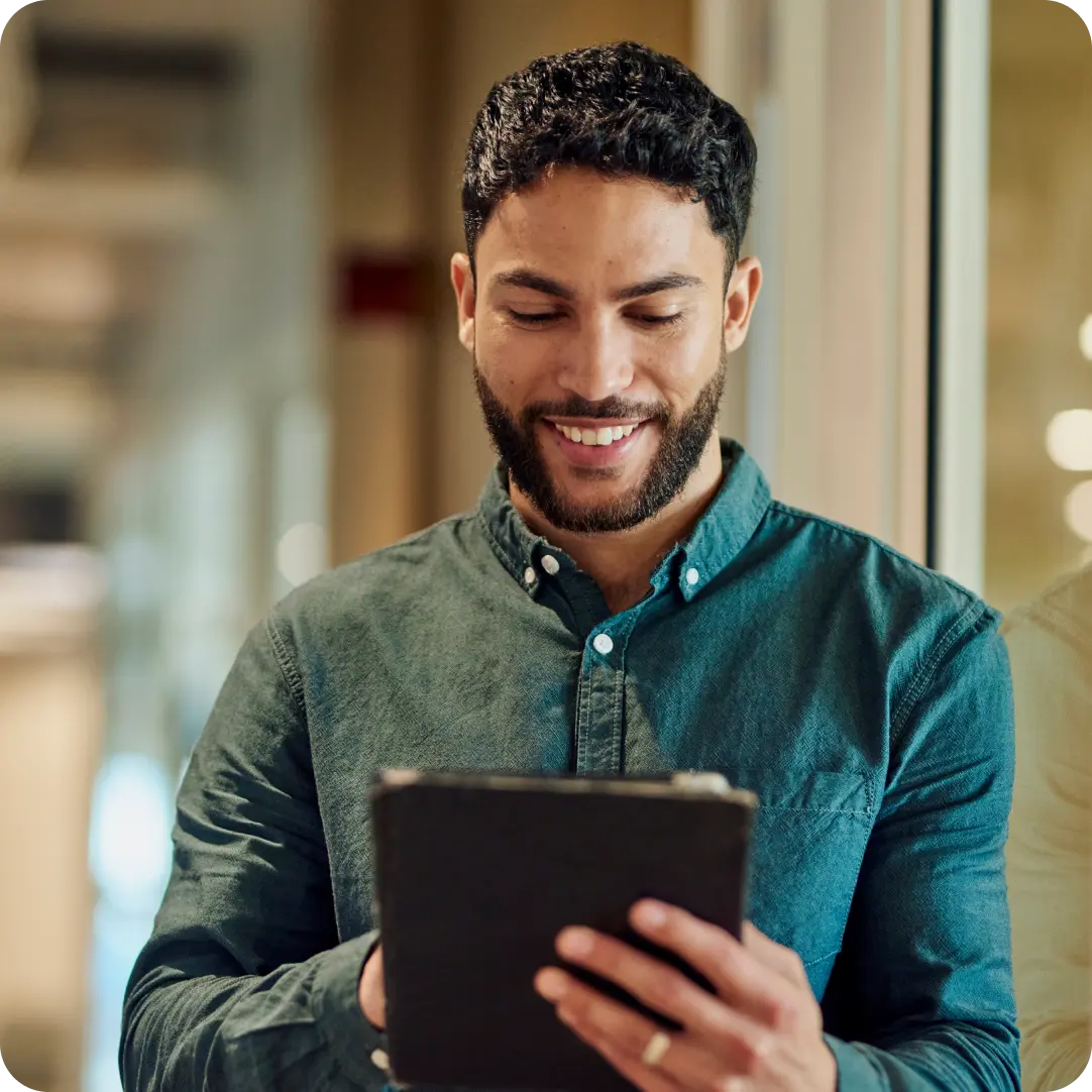 Man with tablet promoting Duo free trial.